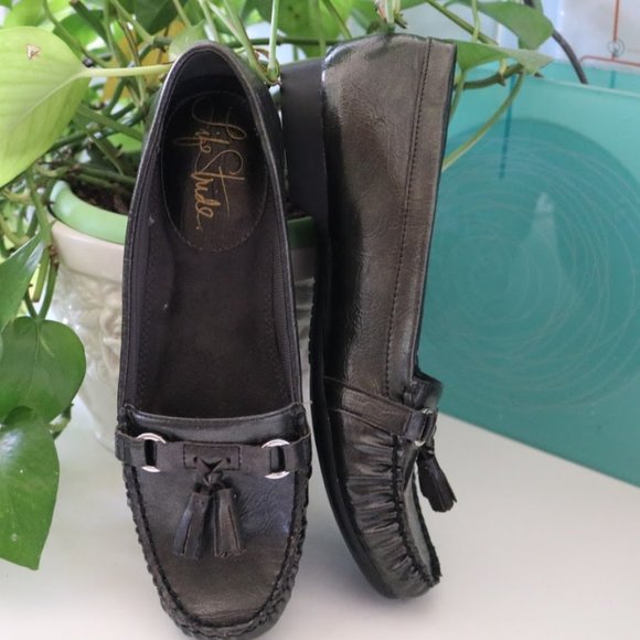 Life Stride ‘TRANSIT’ Faux Leather Tassel Loafers - Picture 13 of 14